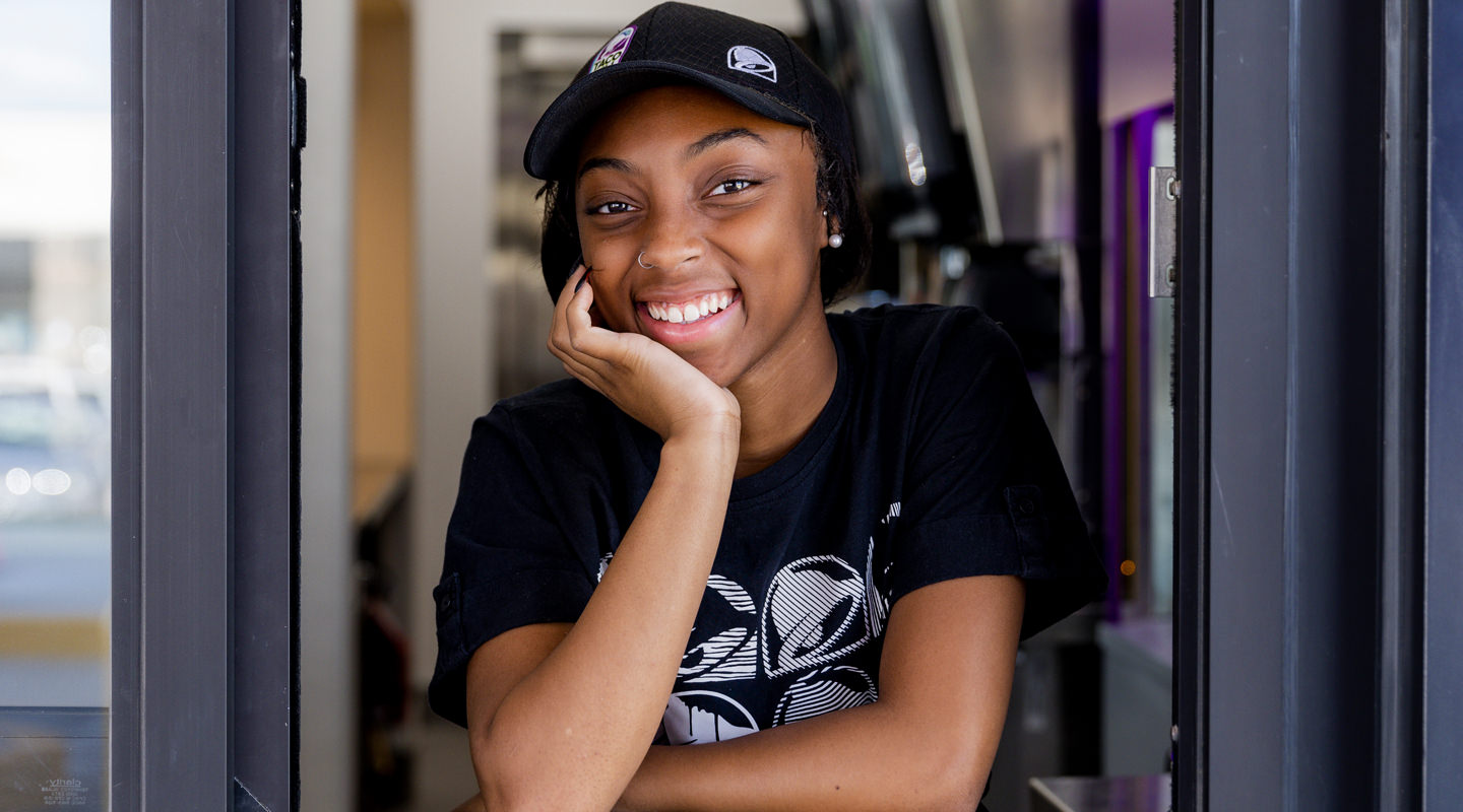 Photo of a Taco Bell team member